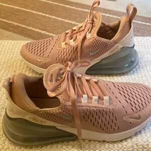 Women’s Nike Air Max 270 size 7.